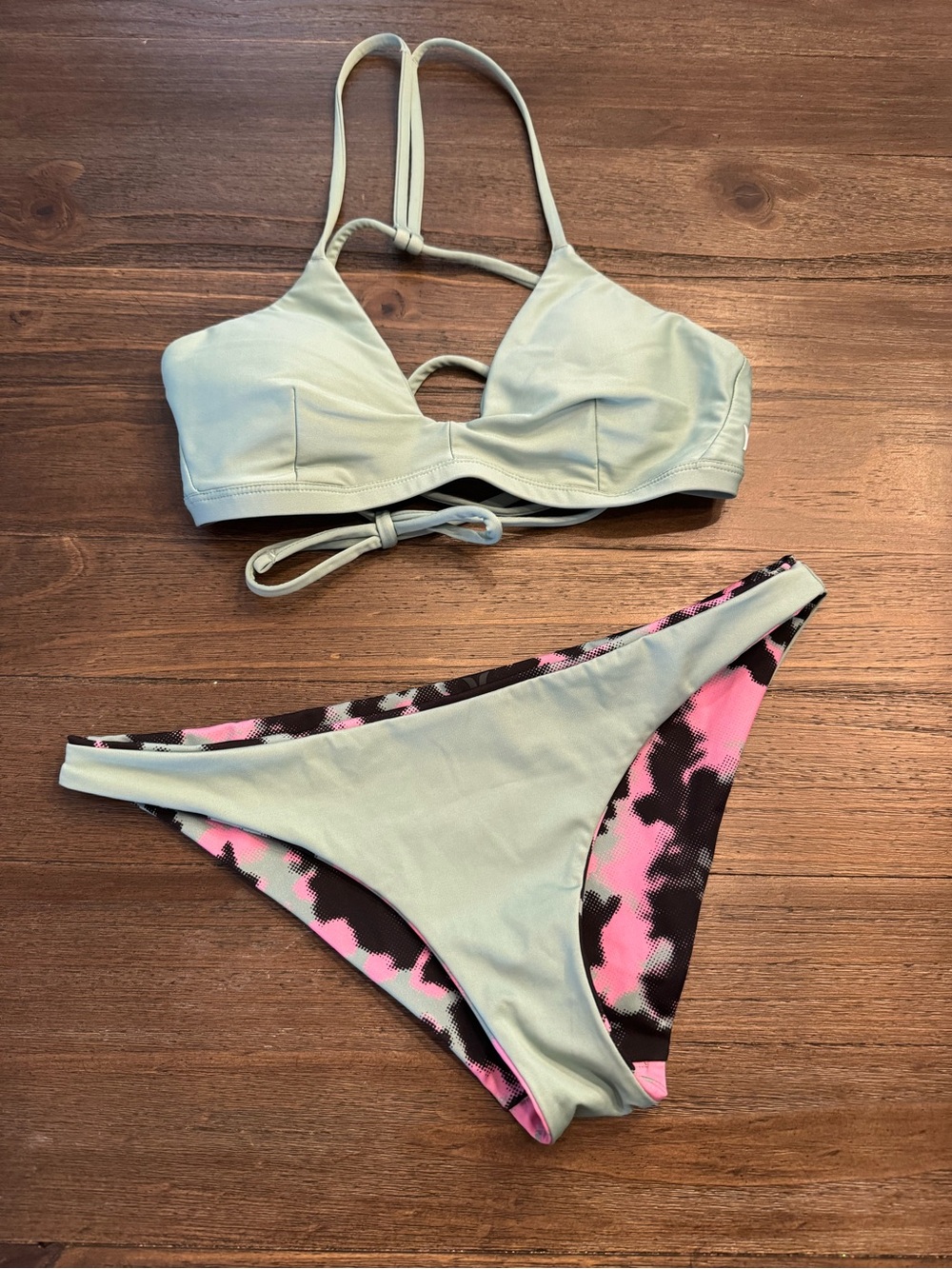 Hurley Bikini - Picture 2 of 6
